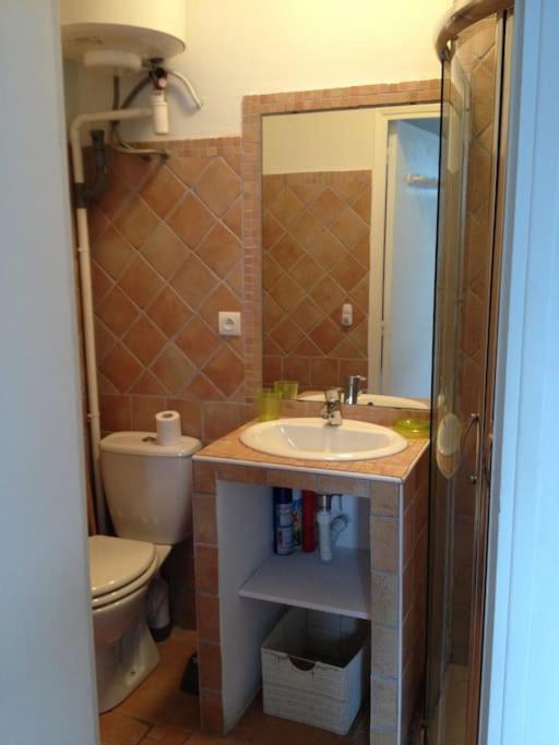 Location Place Du Marche 4eme Etage Apartamento
